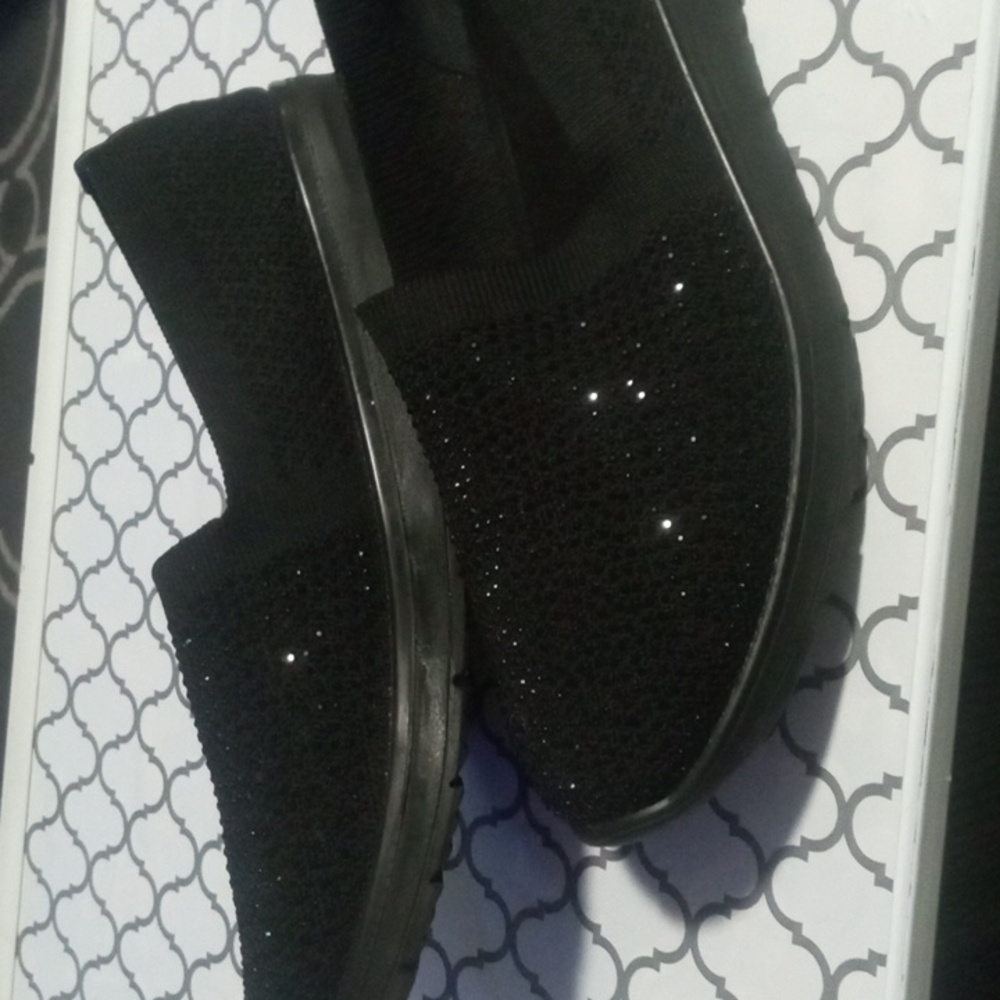 Ladies Flexus black Sm. Rhinestone front Slip In Comfort Shoes. Sz.38